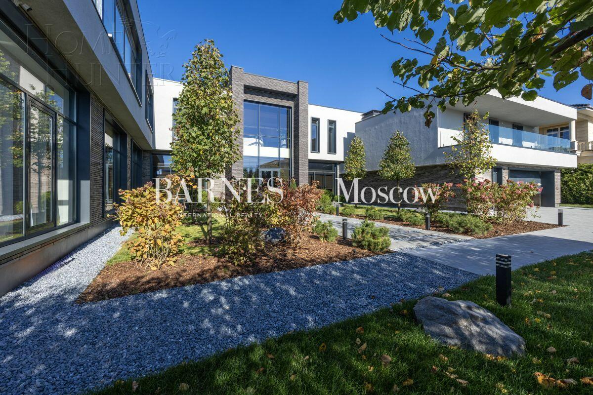 2-этажный коттедж 1 000 м² с отделкой