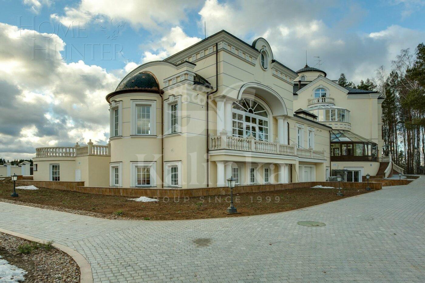 3-этажный коттедж 3 100 м² с отделкой