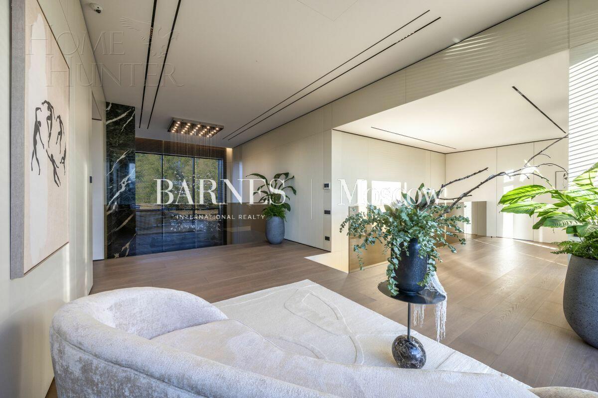 2-этажный коттедж 1 000 м² с отделкой