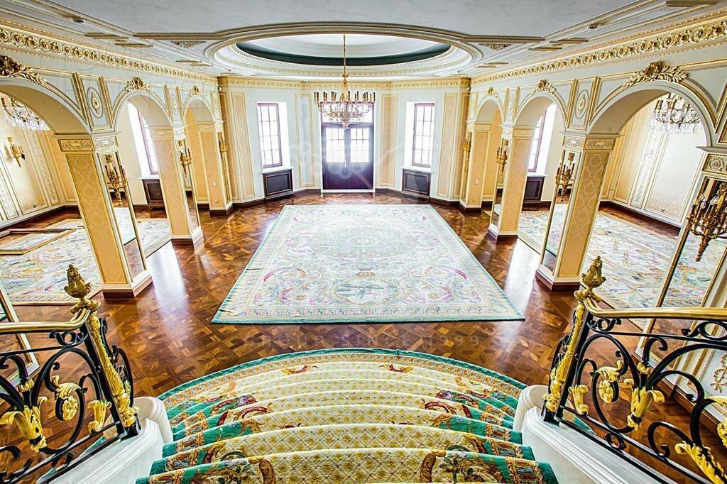 3-этажный коттедж 3 100 м² с отделкой