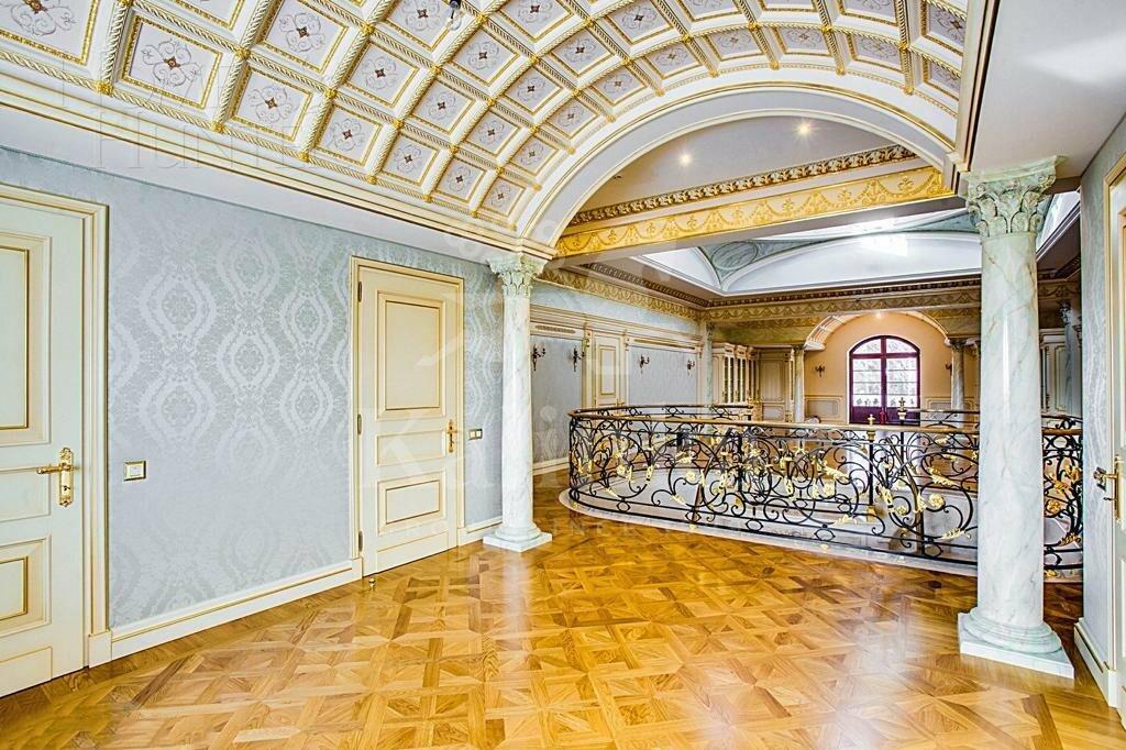 3-этажный коттедж 3 100 м² с отделкой