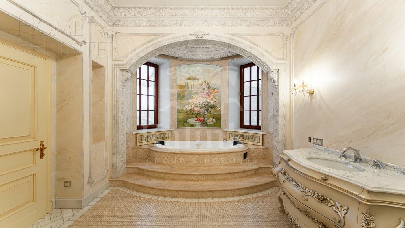 3-этажный коттедж 3 100 м² с отделкой