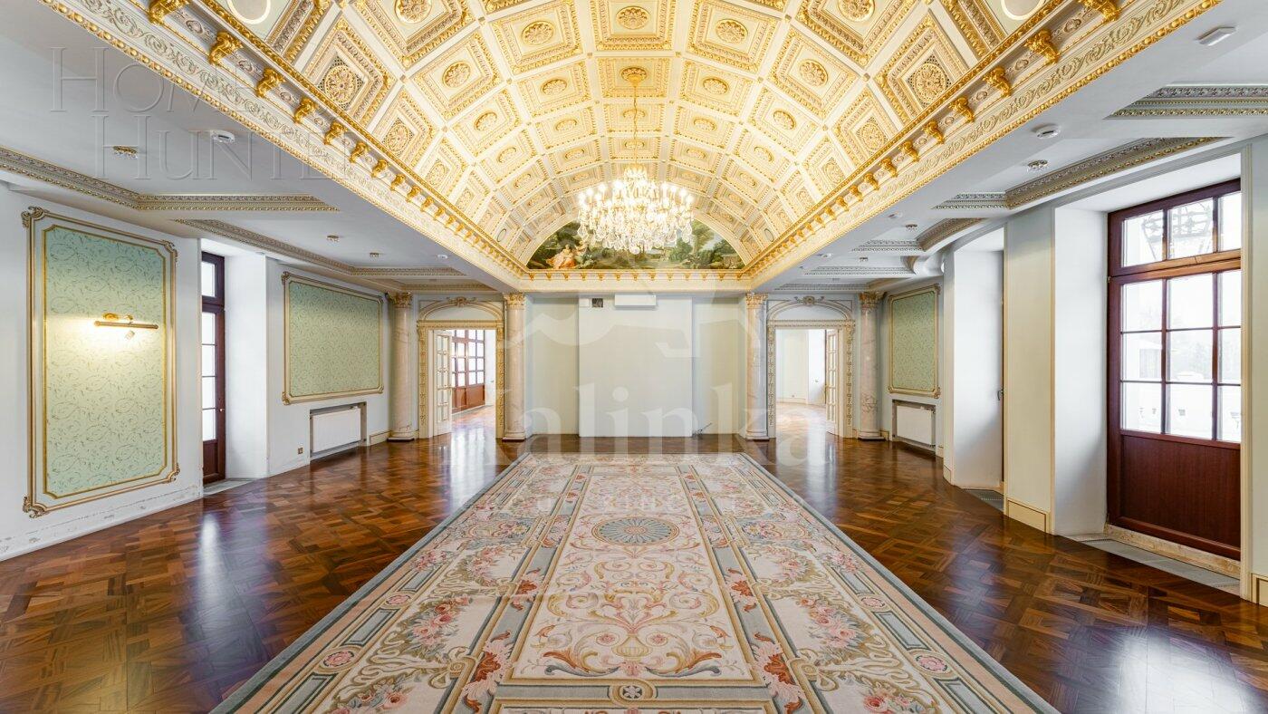 3-этажный коттедж 3 100 м² с отделкой