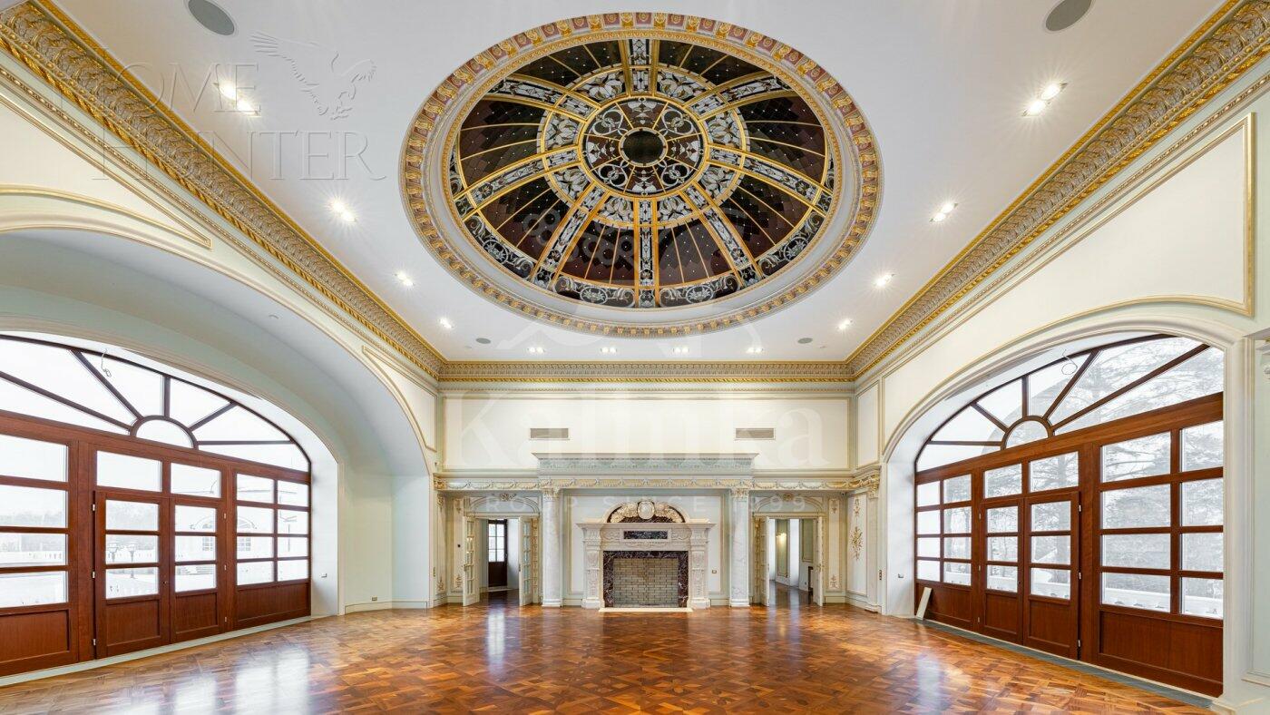 3-этажный коттедж 3 100 м² с отделкой