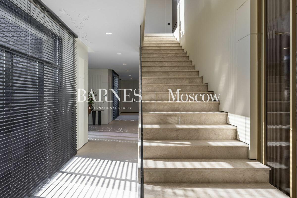 2-этажный коттедж 1 000 м² с отделкой