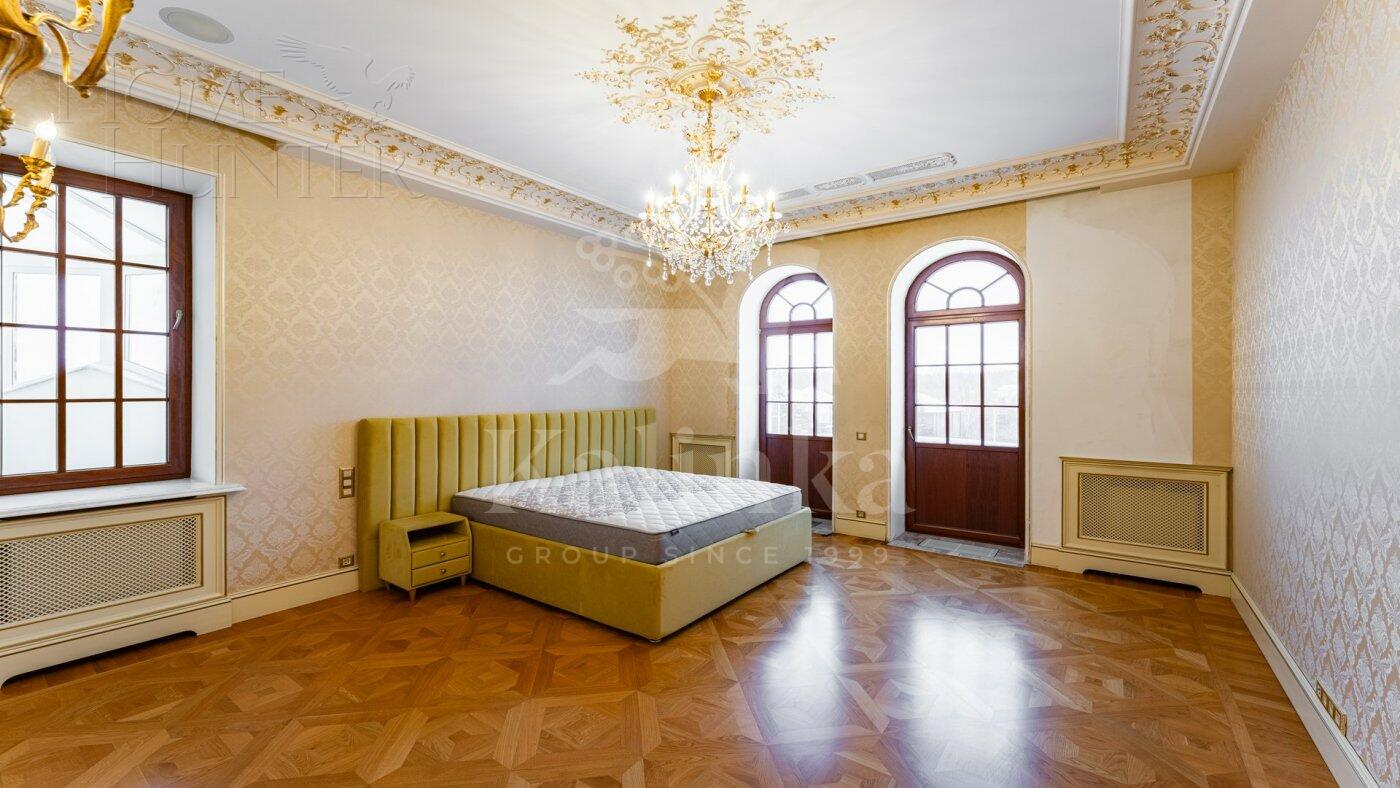 3-этажный коттедж 3 100 м² с отделкой