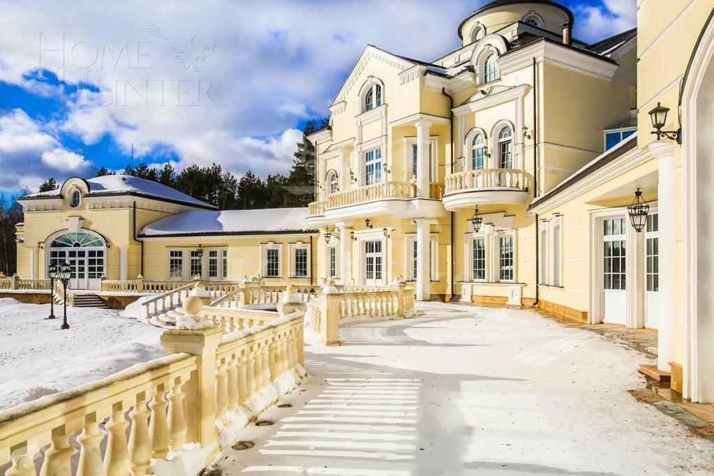 3-этажный коттедж 3 100 м² с отделкой