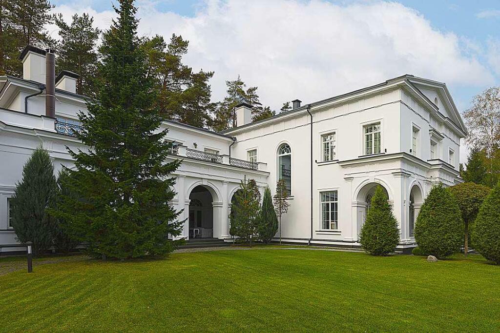 2-этажный коттедж 2 000 м² с отделкой