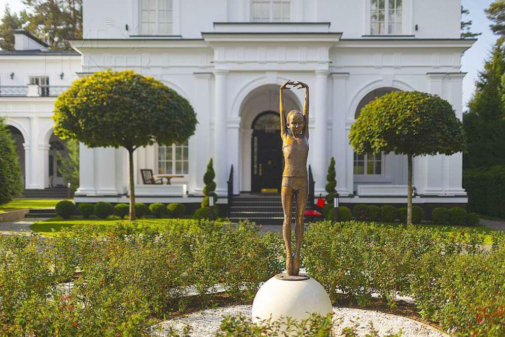 2-этажный коттедж 2 000 м² с отделкой