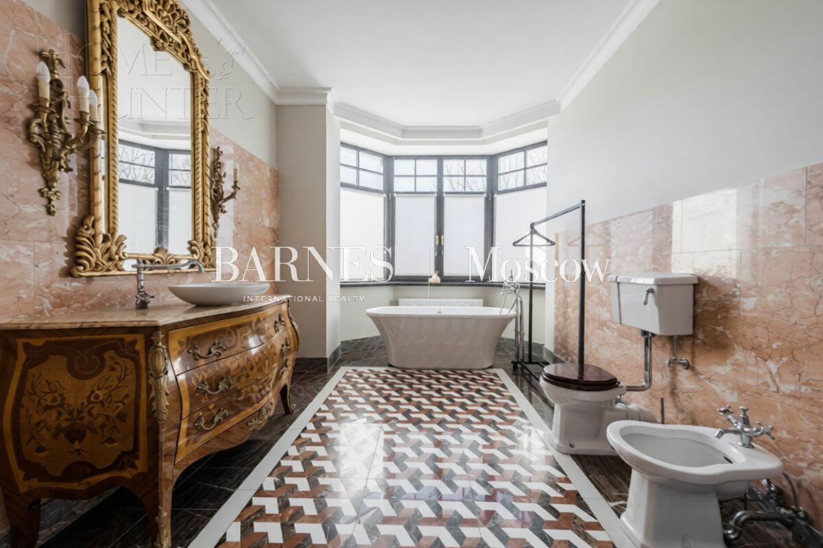 2-этажный коттедж 960 м² с отделкой