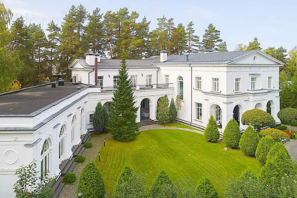 2-этажный коттедж 2 000 м² с отделкой