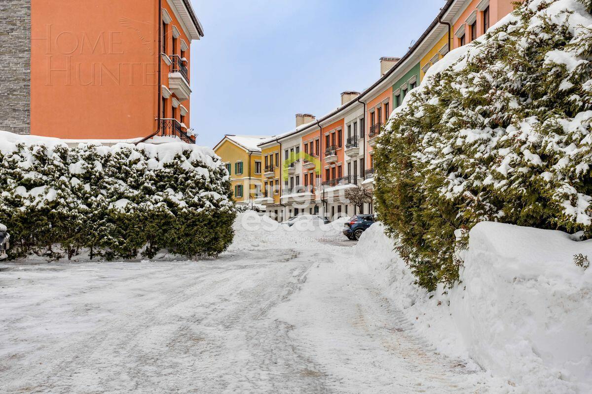 3-этажный таунхаус 230 м² с отделкой