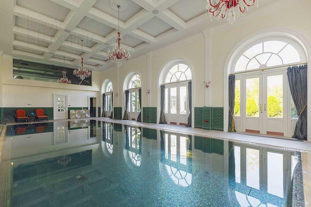 2-этажный коттедж 2 000 м² с отделкой