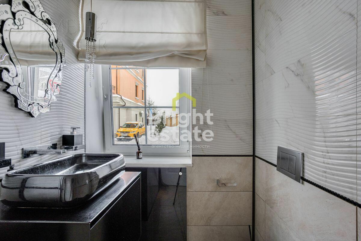 3-этажный таунхаус 230 м² с отделкой