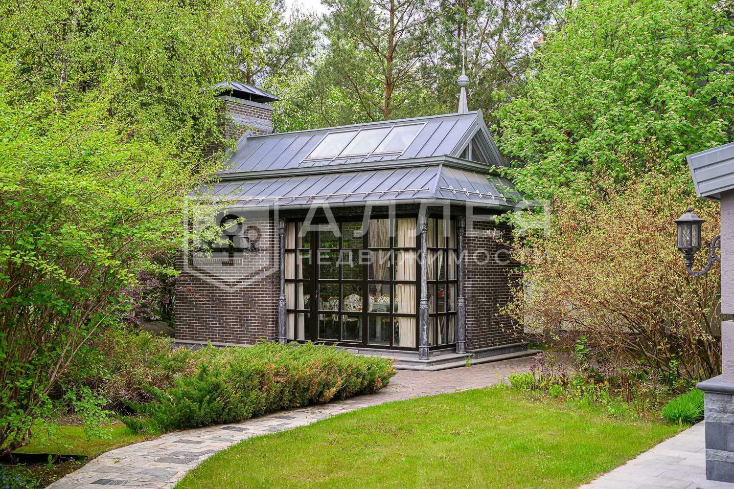 2-этажный коттедж 1 250 м² с отделкой