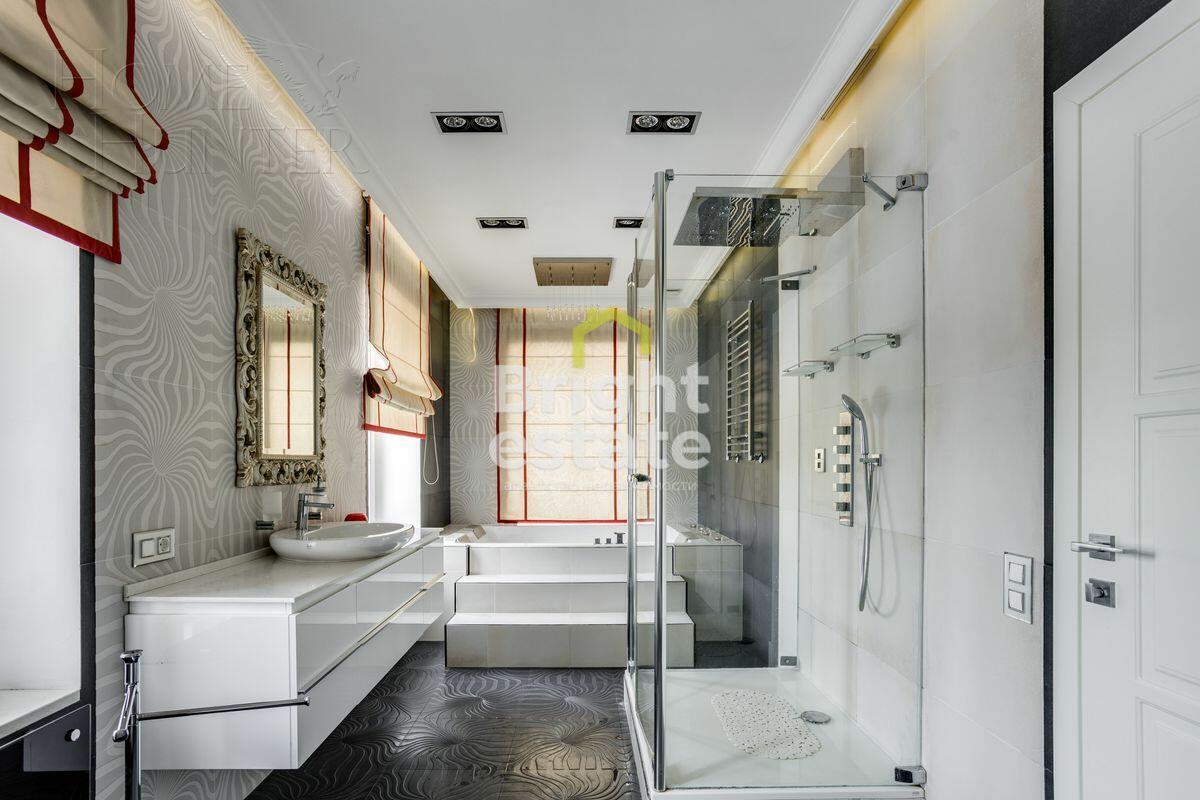 3-этажный таунхаус 230 м² с отделкой