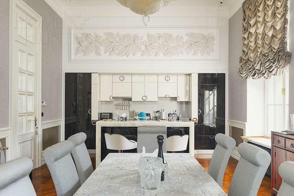 2-этажный коттедж 2 000 м² с отделкой