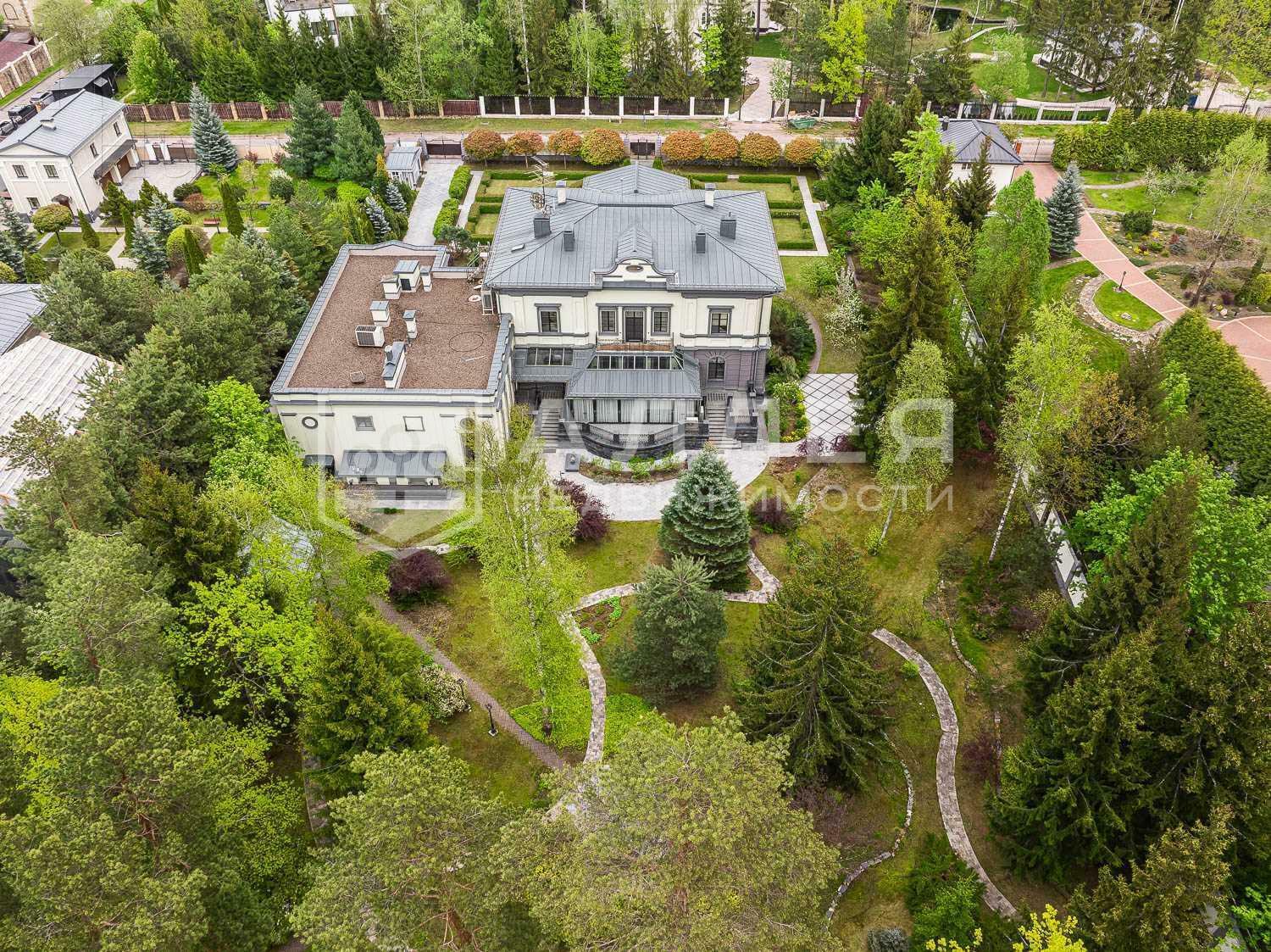 2-этажный коттедж 1 250 м² с отделкой