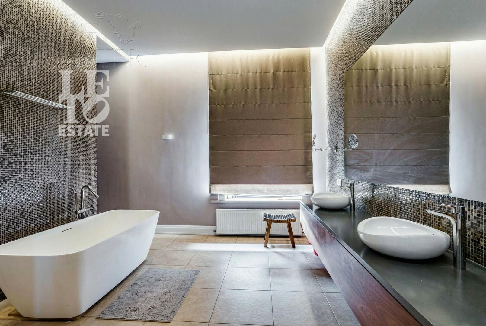 2-этажный коттедж 3 550 м² с отделкой