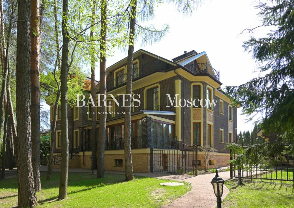 2-этажный коттедж 920 м² с отделкой