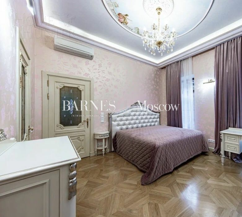 2-этажный коттедж 920 м² с отделкой