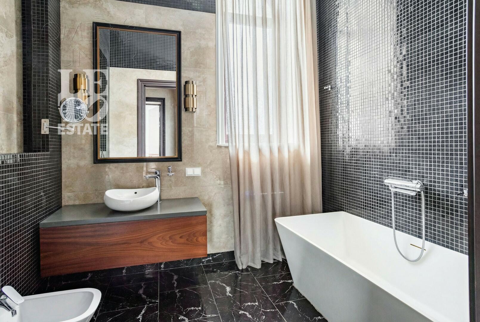 2-этажный коттедж 3 550 м² с отделкой