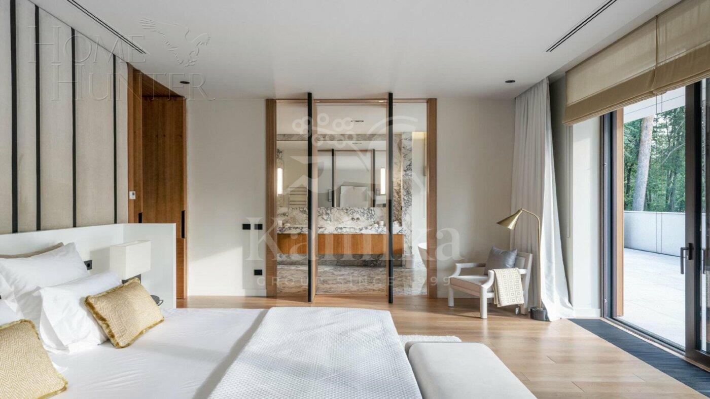 3-этажный коттедж 1 500 м² с отделкой