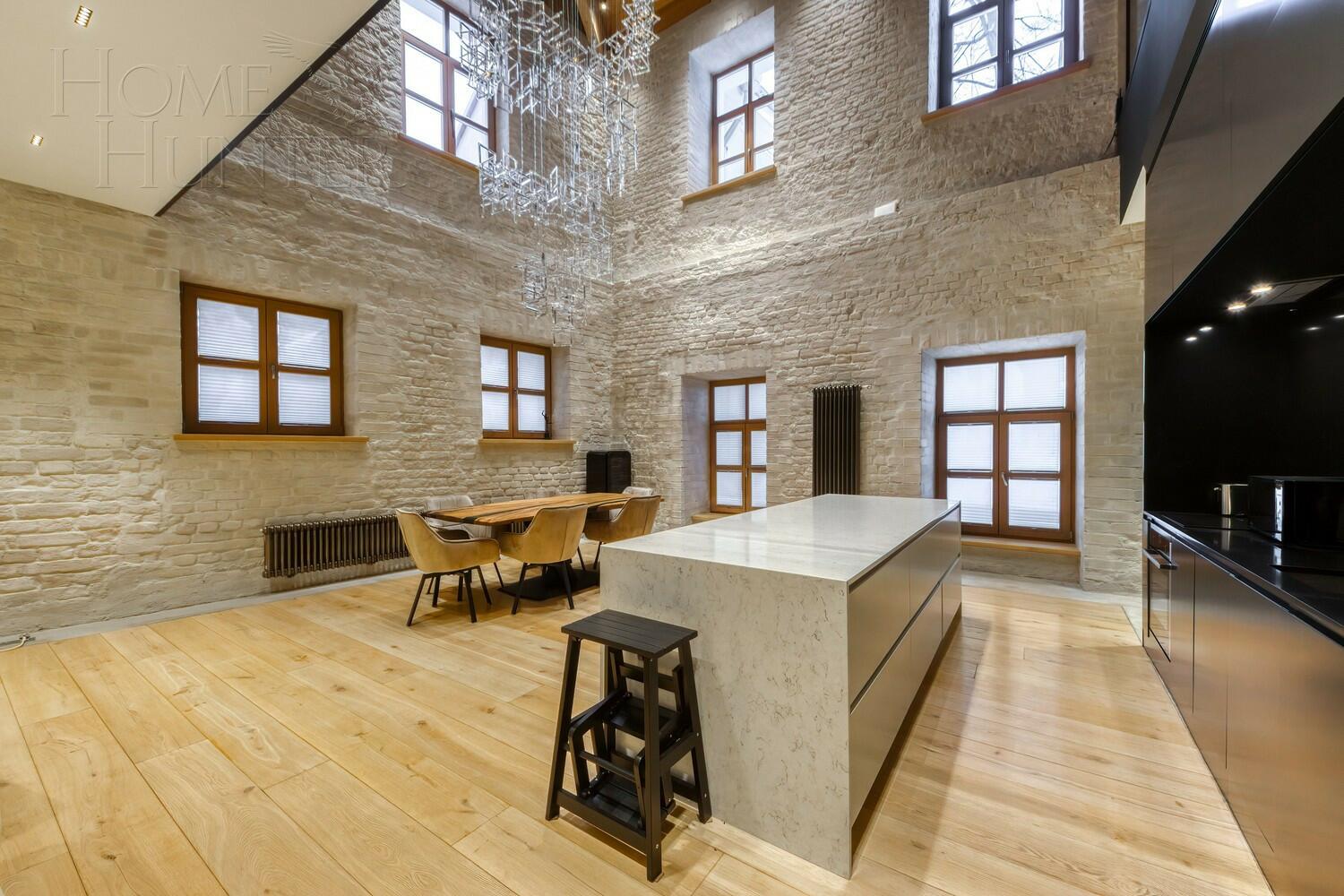 2-УРОВНЕВЫЙ ТАУНХАУС С ОТДЕЛКОЙ 165 М² НА 1 ЭТАЖЕ