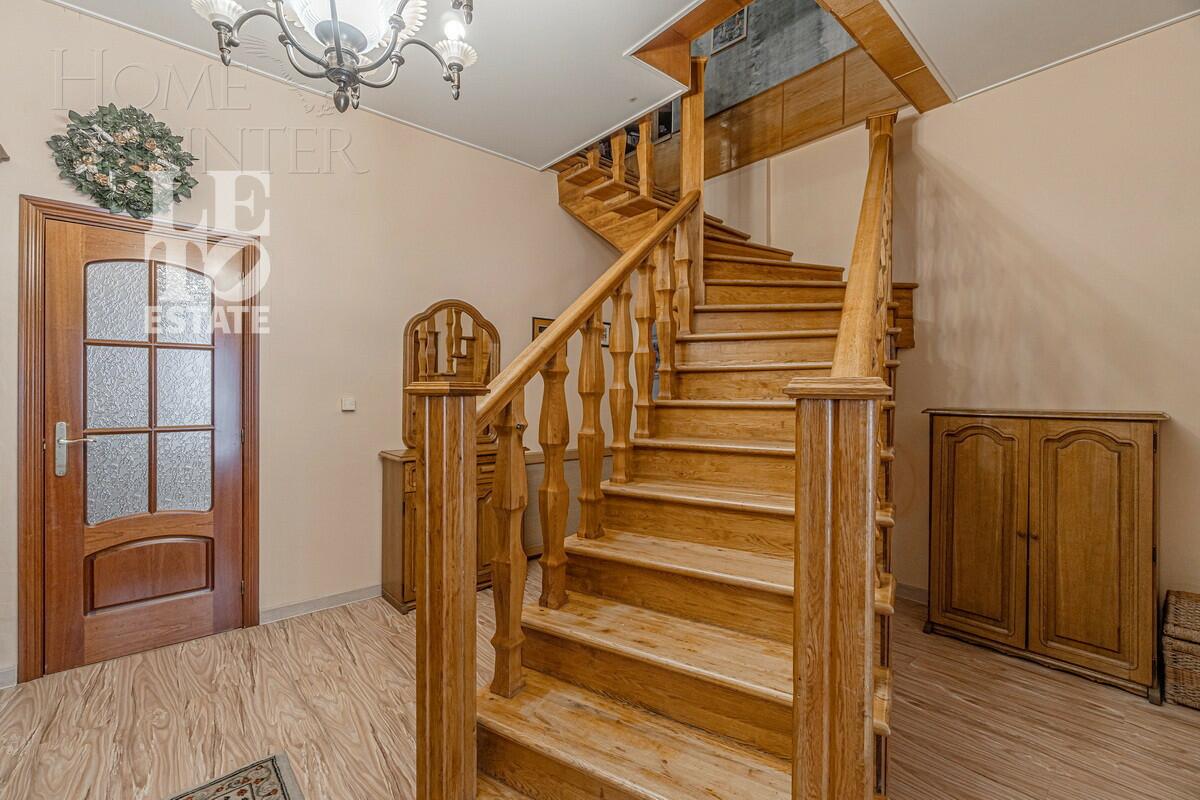 4-этажный коттедж 584 м² с отделкой