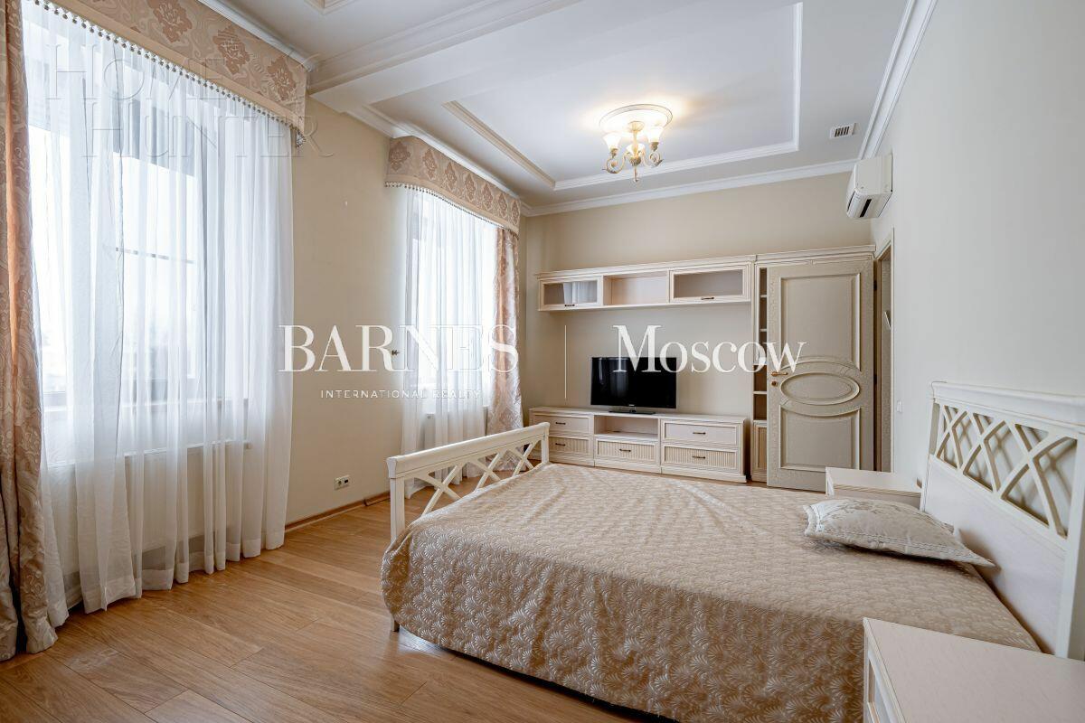 2-этажный коттедж 700 м² с отделкой