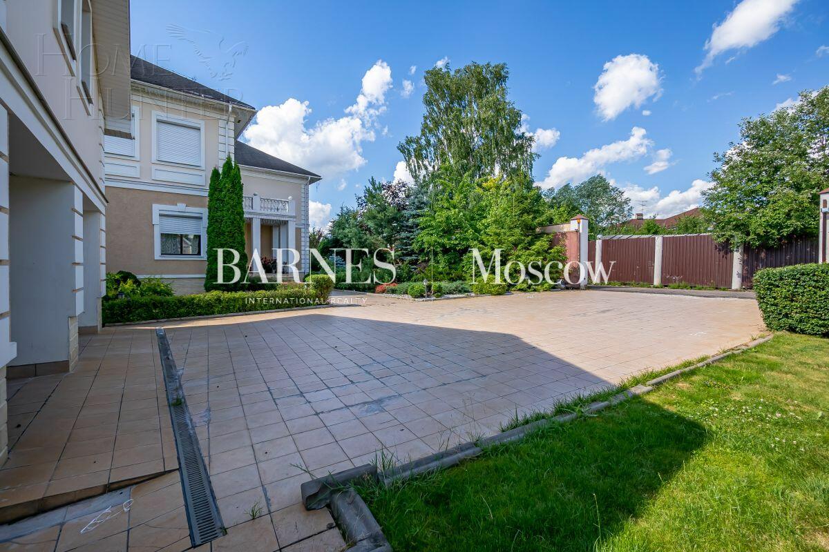 2-этажный коттедж 700 м² с отделкой