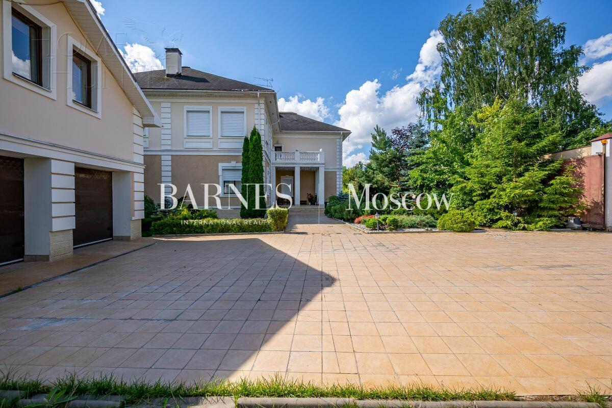 2-этажный коттедж 700 м² с отделкой