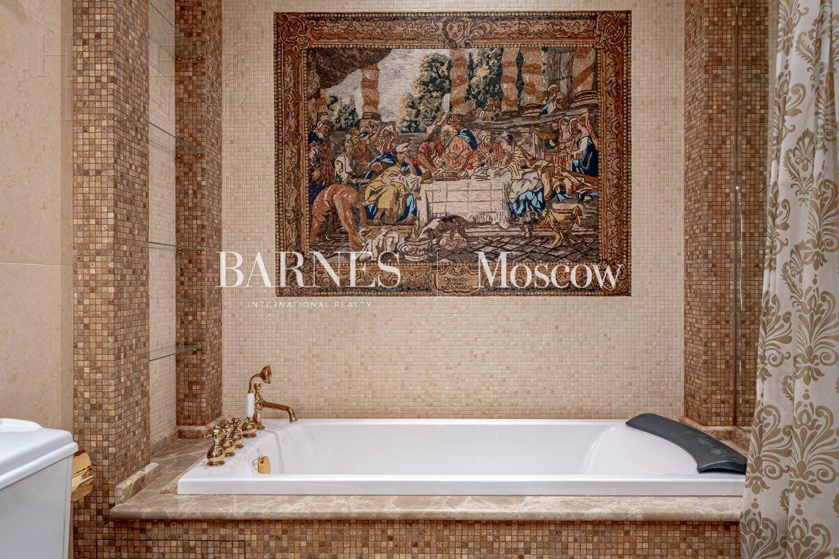 2-этажный коттедж 700 м² с отделкой