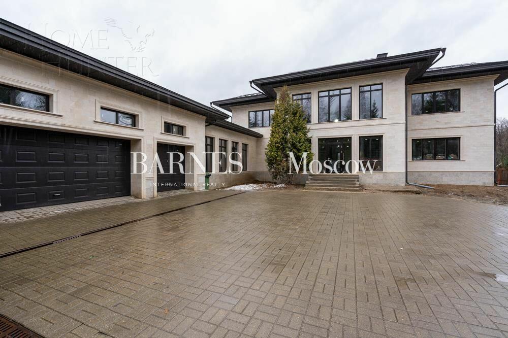 2-этажный коттедж 1 120 м² без отделки