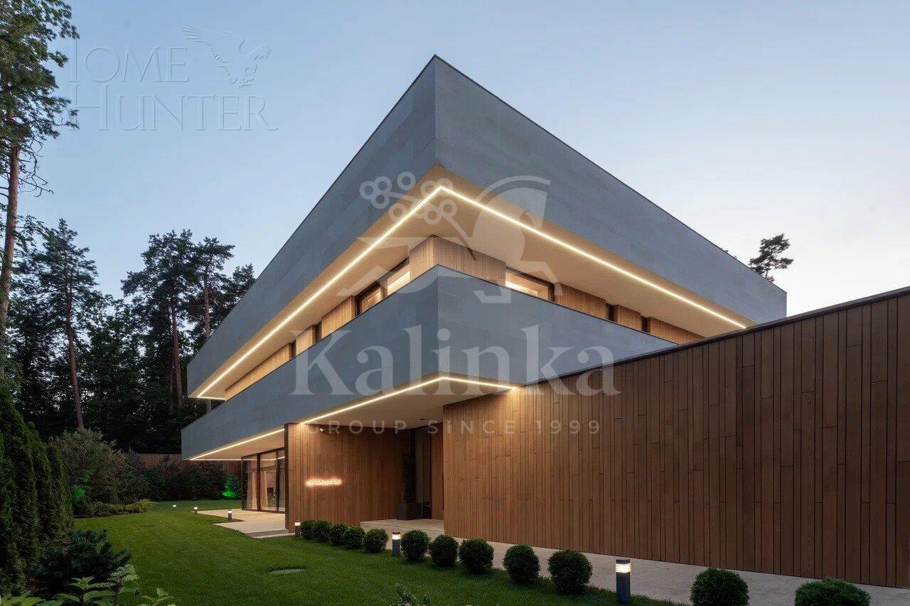 3-этажный коттедж 1 500 м² с отделкой