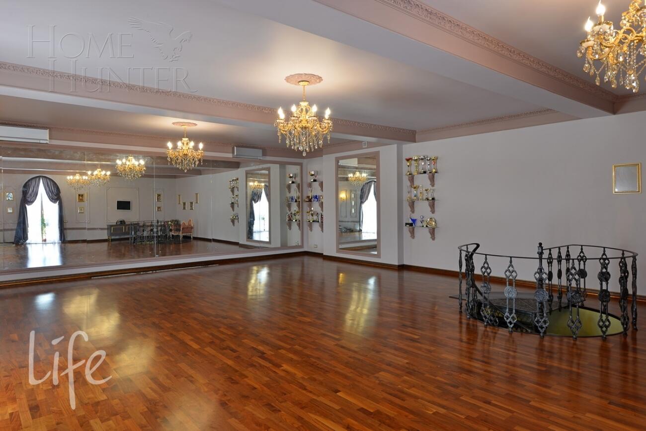 2-этажный коттедж 925 м² с отделкой