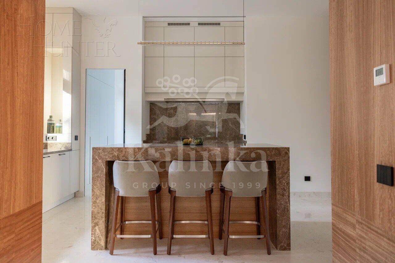 3-этажный коттедж 1 500 м² с отделкой