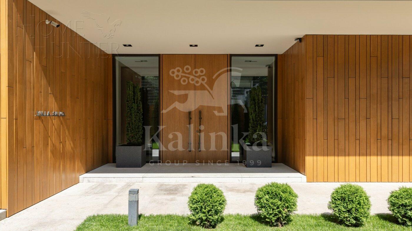 3-этажный коттедж 1 500 м² с отделкой