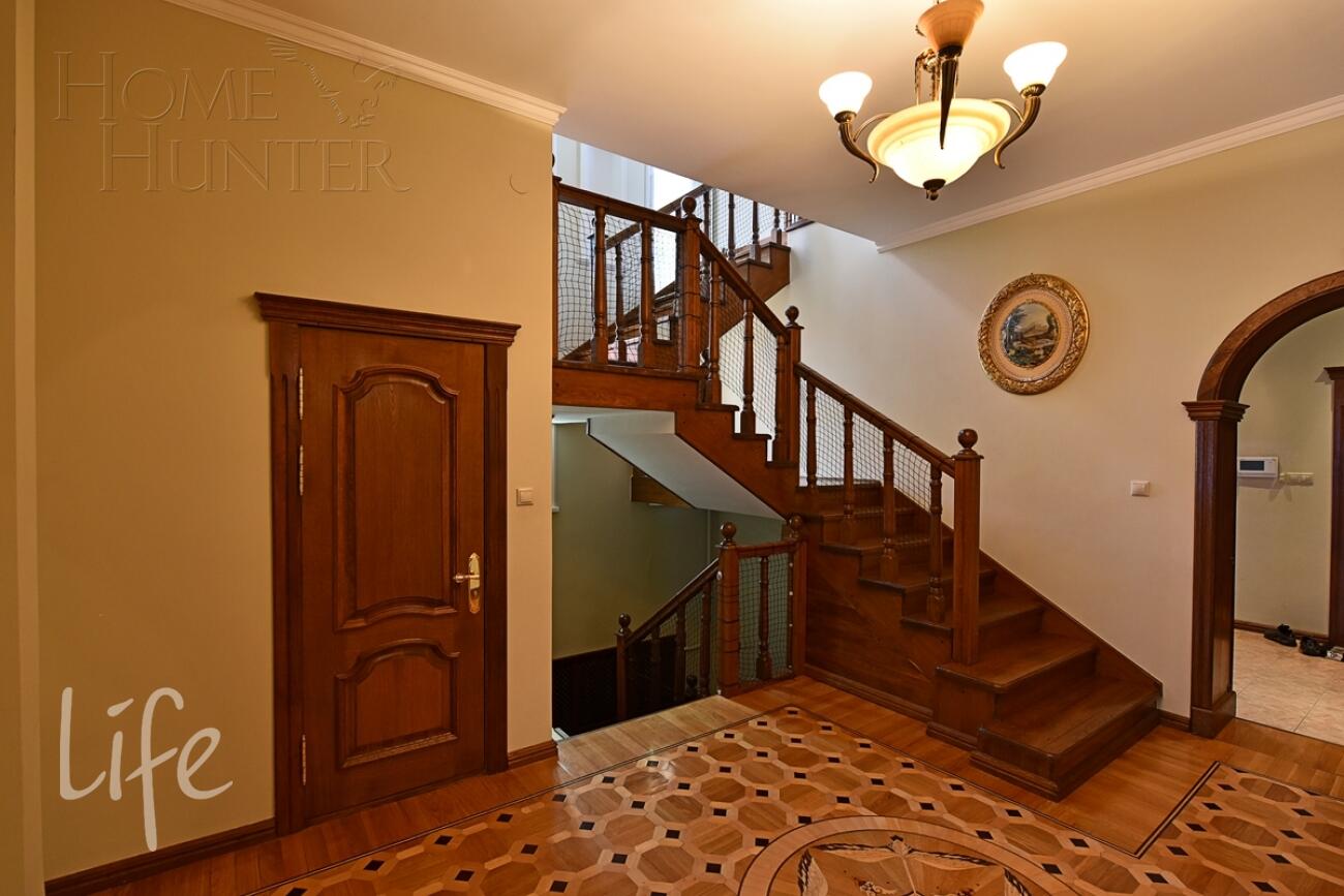 2-этажный коттедж 450 м² с отделкой