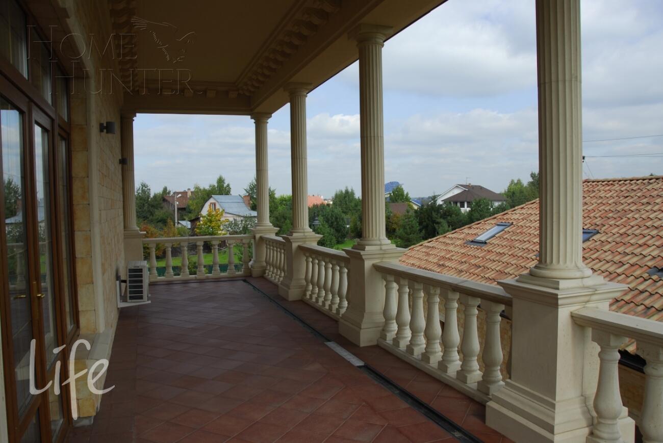 2-этажный коттедж 1 327 м² без отделки