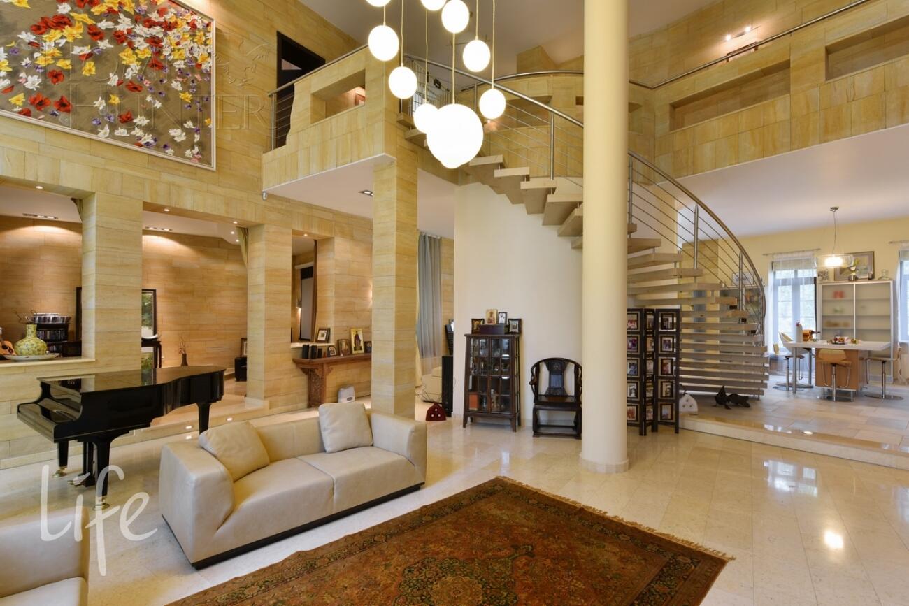 2-этажный коттедж 650 м² с отделкой