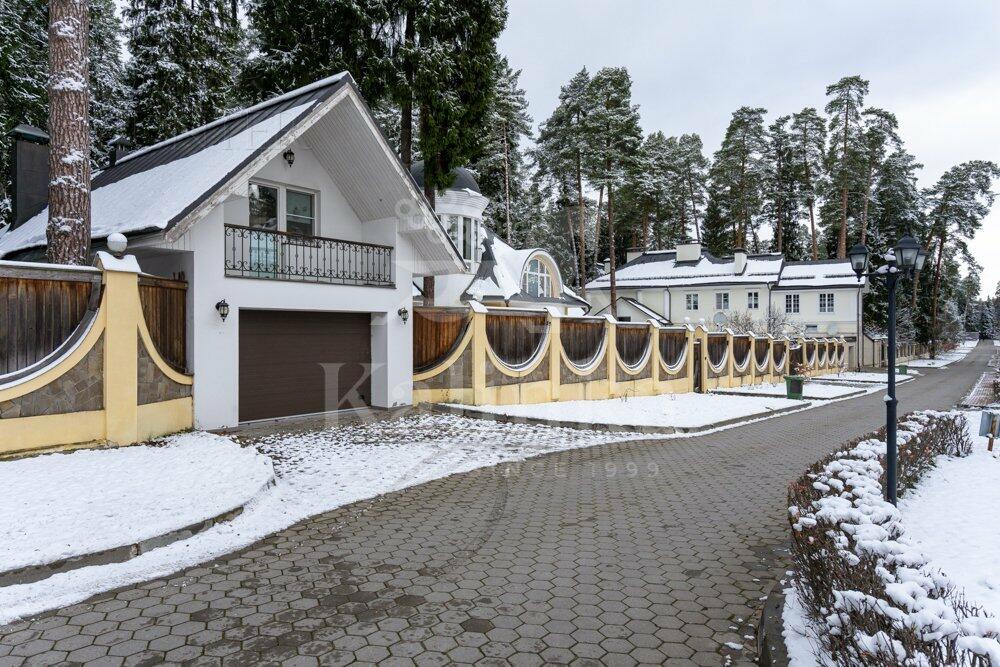 2-этажный коттедж 600 м² с отделкой