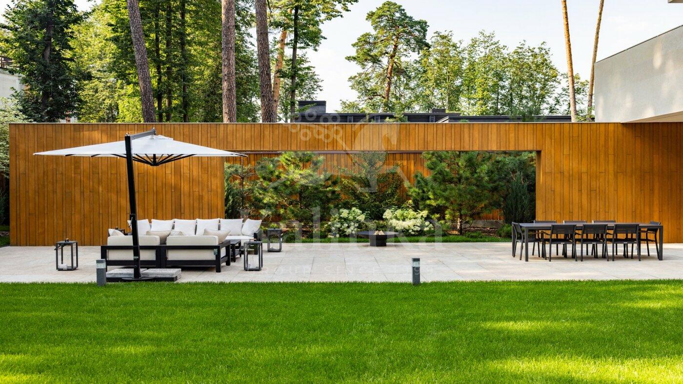 3-этажный коттедж 1 500 м² с отделкой