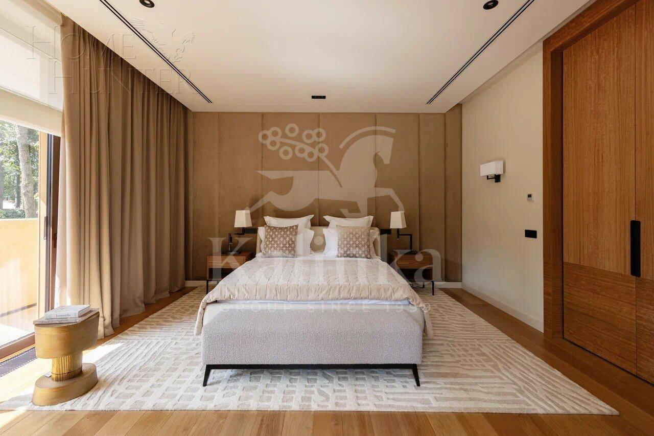 3-этажный коттедж 1 500 м² с отделкой