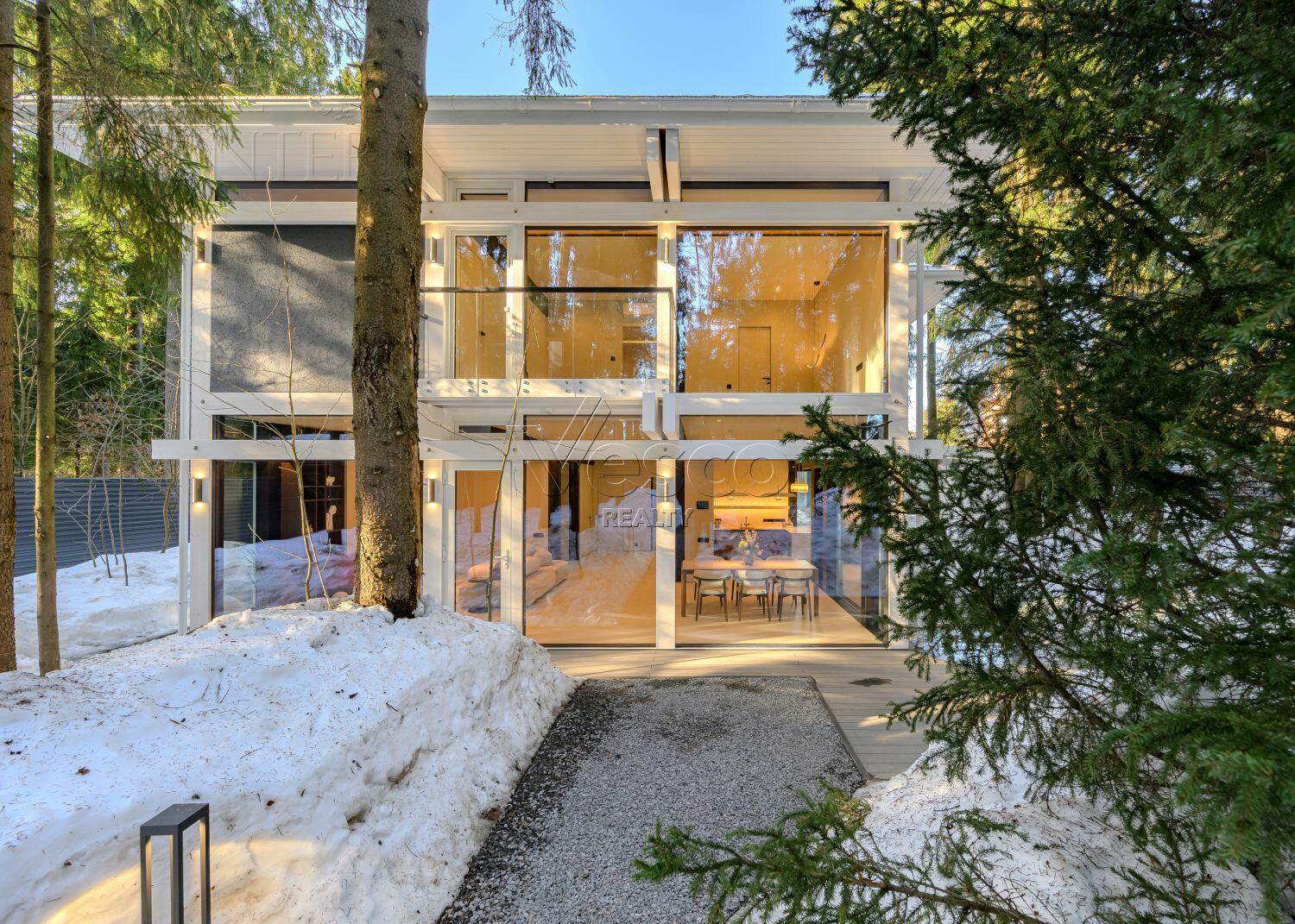 2-этажный коттедж 310 м² с отделкой