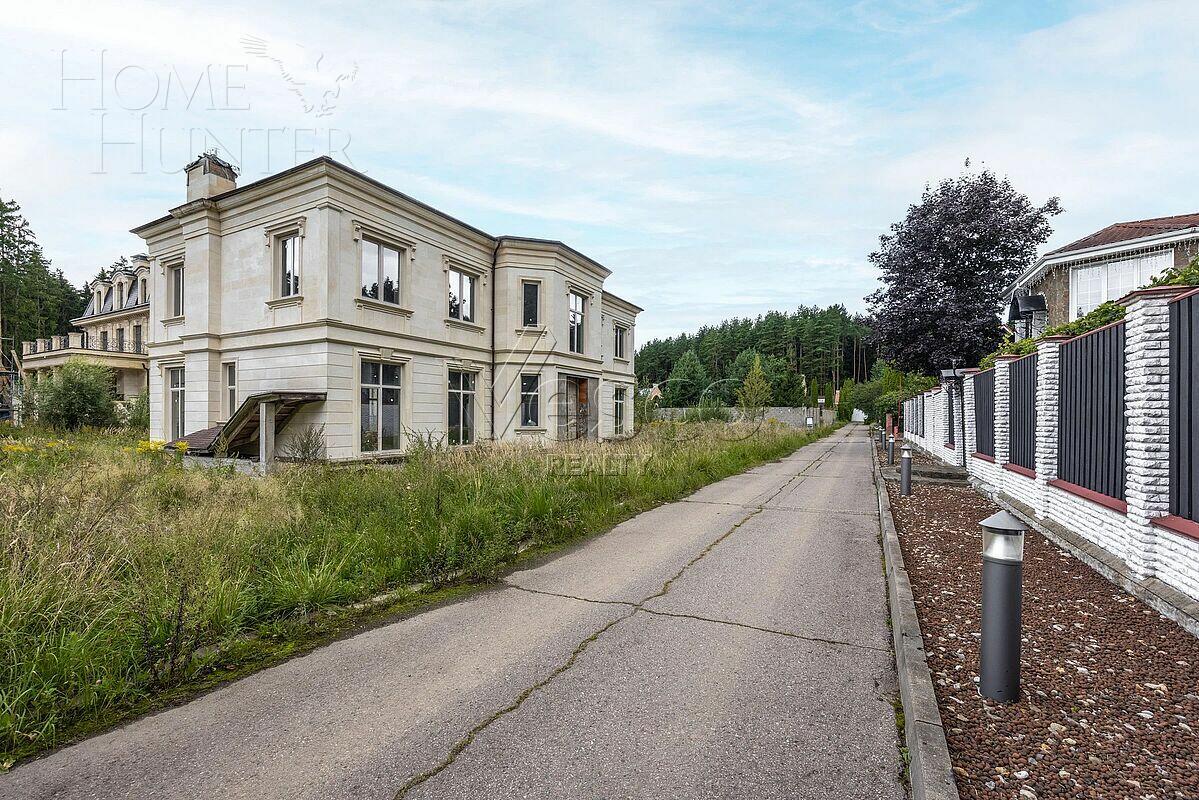 2-этажный коттедж 655 м² без отделки