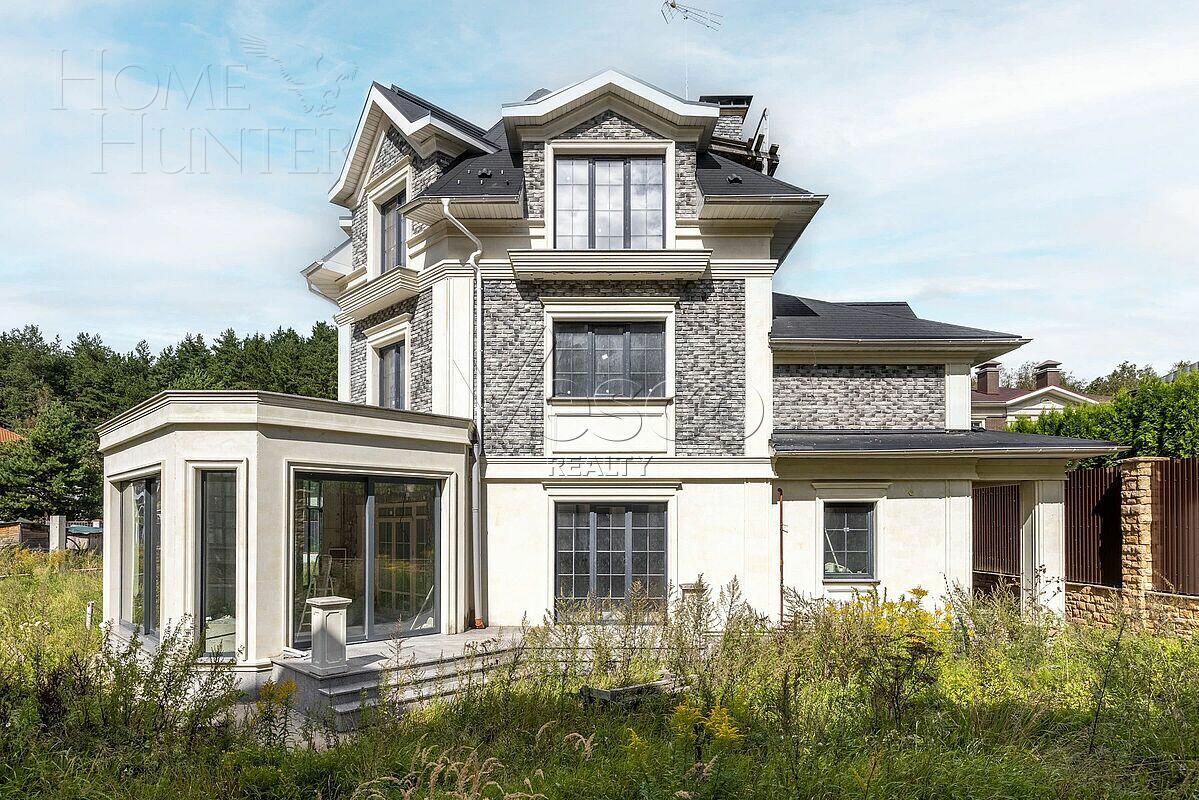 2-этажный коттедж 550 м² без отделки