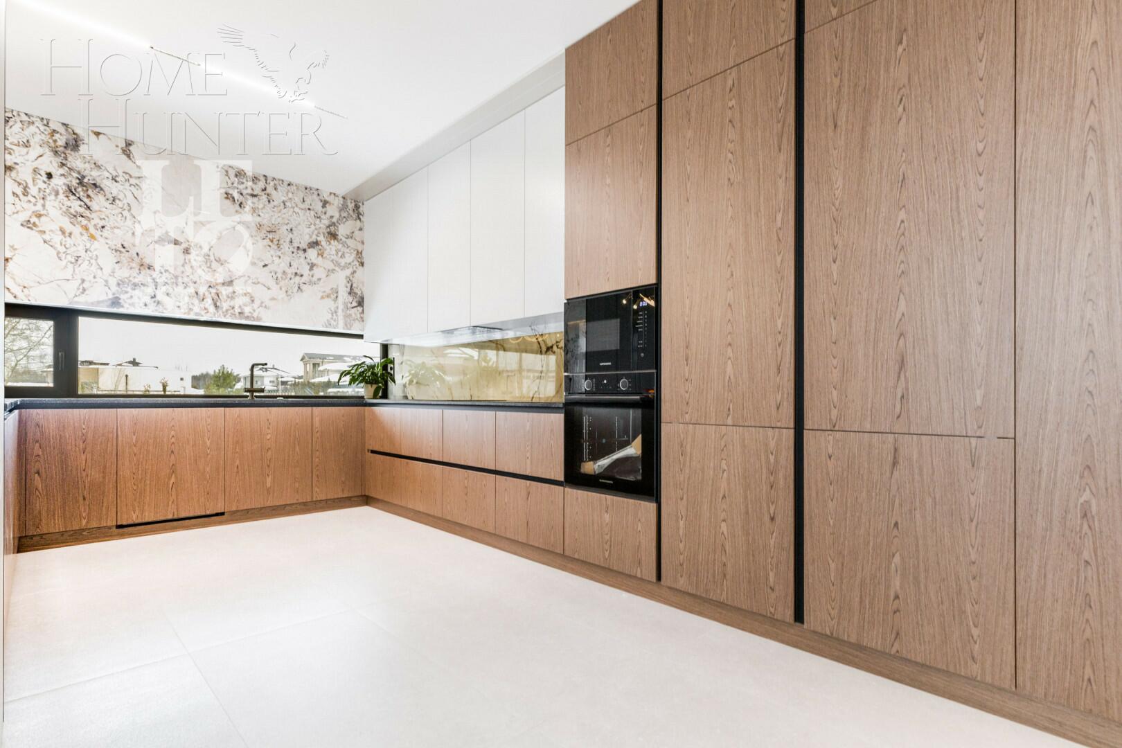 2-этажный коттедж 300 м² с отделкой