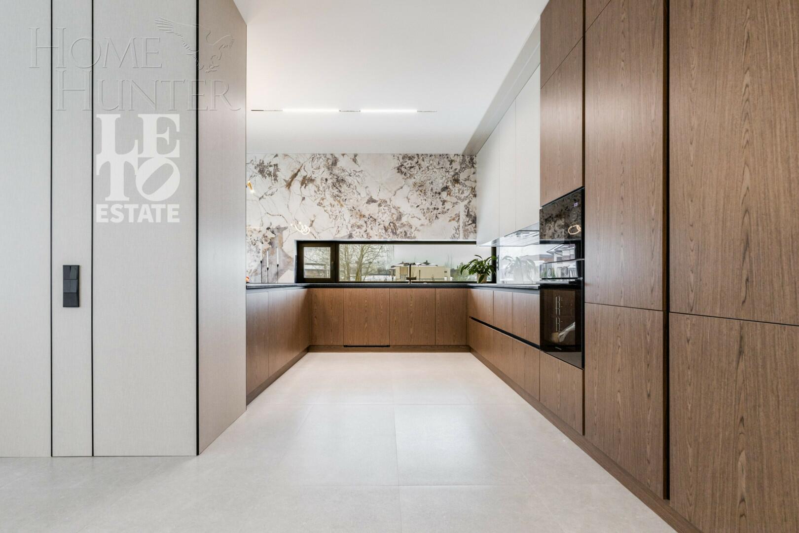 2-этажный коттедж 300 м² с отделкой