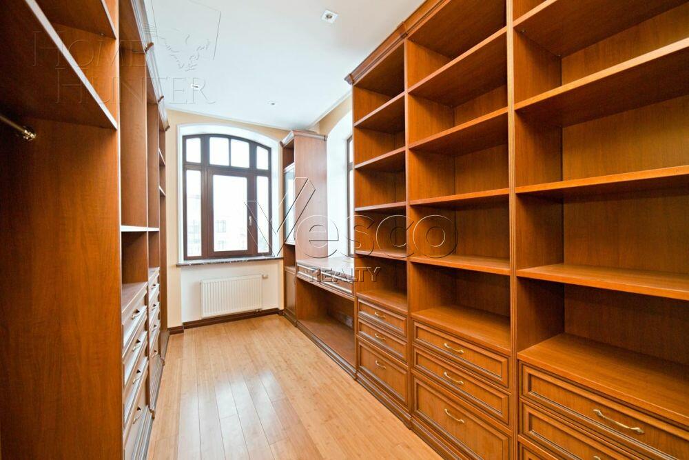 3-этажный коттедж 860 м² с отделкой